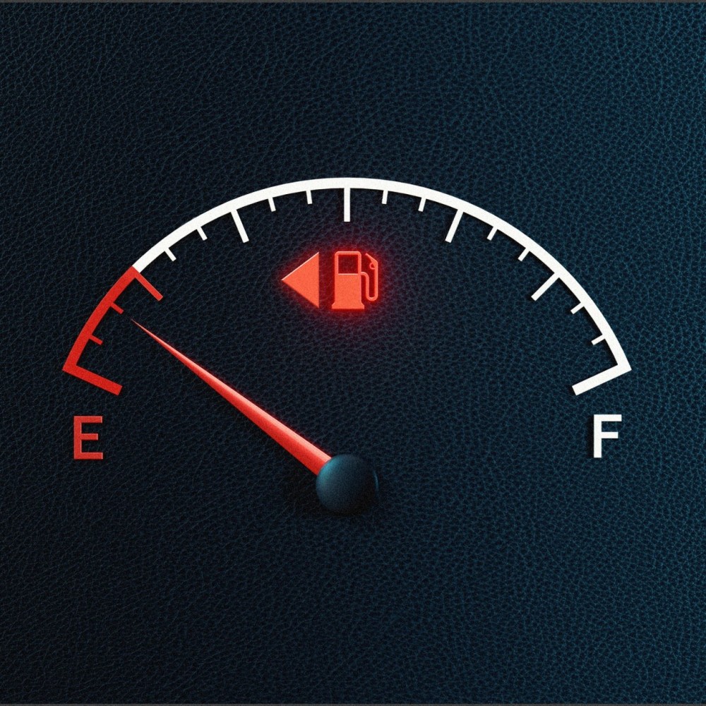 what does the arrow next to the gas gauge mean